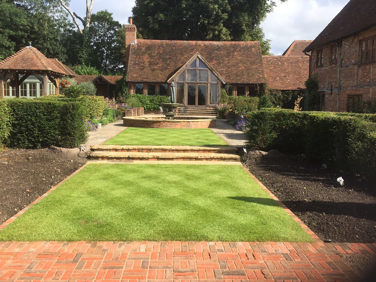 Hydro_Turf's tweet photo. #lawnperfection This is what we do and achieve with the fantastic products from Profile Products. #whylayit_sprayit #hydroturflawn #whyturf https://t.co/Idwo0YzyDT