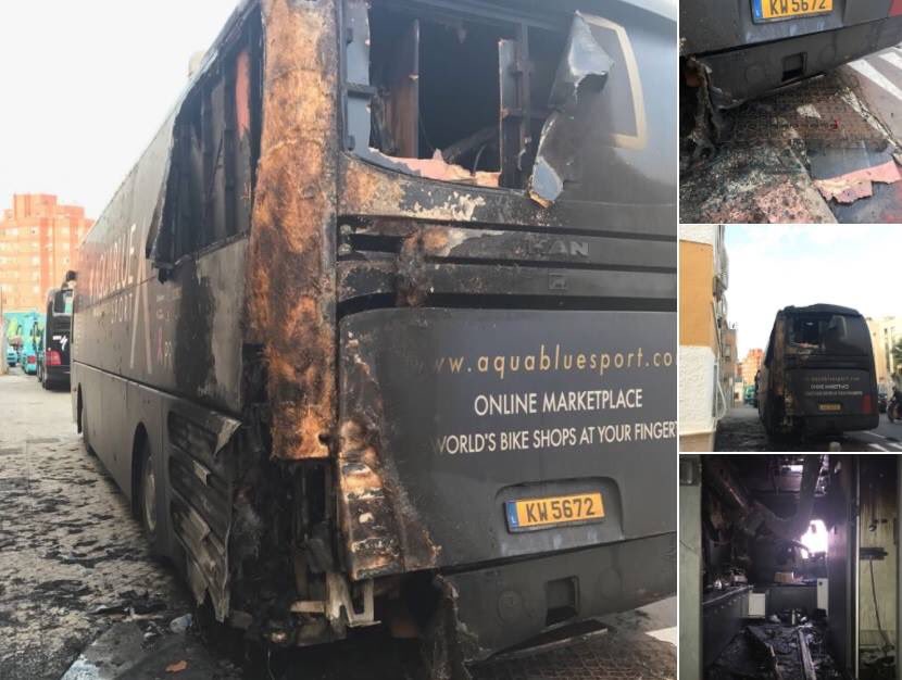 boucles_classic's tweet photo. Tout notre soutien @AquaBlueSport , équipe présente sur les #BDA17 , et dont le bus a été détruit par un incendie sur @lavuelta . 📷AquaBlue https://t.co/PyWk53OilH