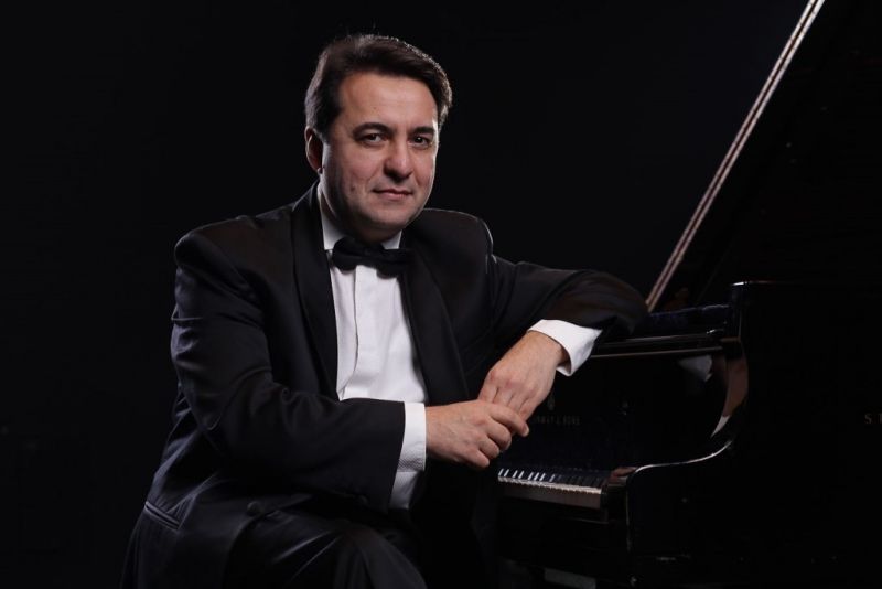 Where to go? The renowned pianist Ruben Dalibaltayan will be performing tonight at 9.00 pm in the atrium of the Rector's Palace #Dubrovnik