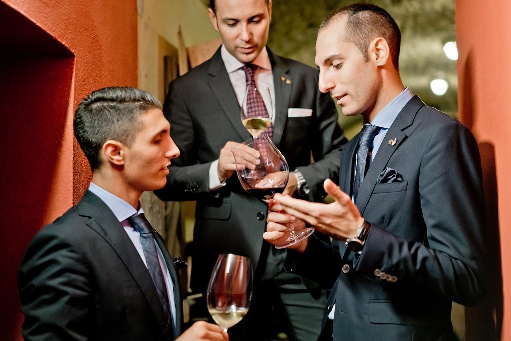 Over 1400 wine labels in our cellar… we just have to choose our emotional
wine pairing. #pagliaccioroma #anthonygenovesechef #parallels