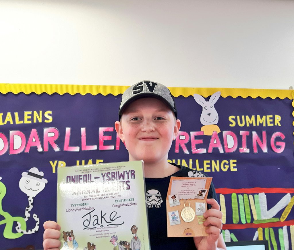 RiscaLibrary's tweet photo. Online round of applause for Jake @readingagency another gold medallist this #SummerReadingChallenge who has enjoyed being an #AnimalAgent 🎖 https://t.co/oum24dcJN1