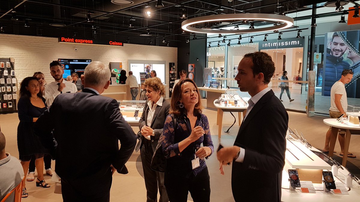 Inauguration de notre beau megastore #Orange Begles Rives d'arcins avec <a href="/laurence_jdn/">Laurence Thouveny</a> <a href="/vincebouyer/">Vincent Bouyer</a> <a href="/cbpbaste/">Corinne Baste</a>