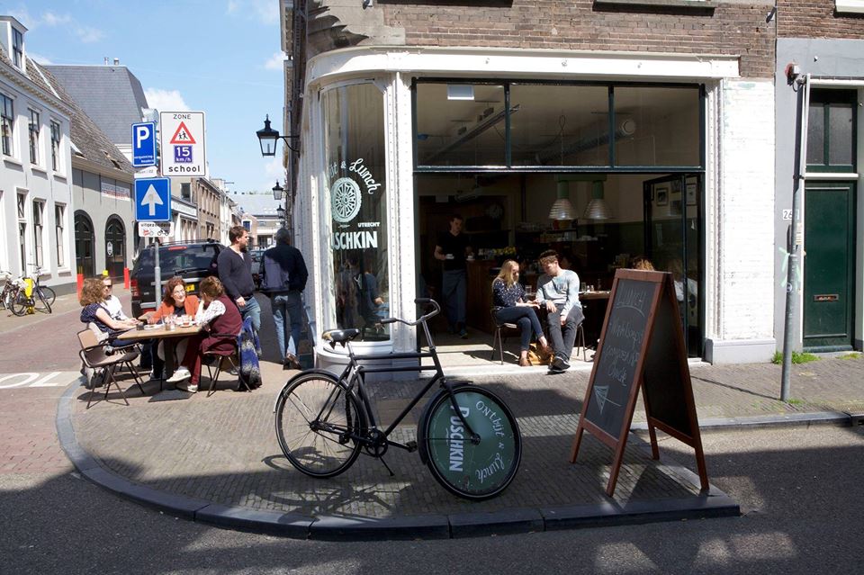 Gloednieuwe werkervaringsplek in Utrecht bij Puschkin Ontbijt en Lunch. Wil jij de beste koffie's leren maken? ☞ info@stagestraat.nl