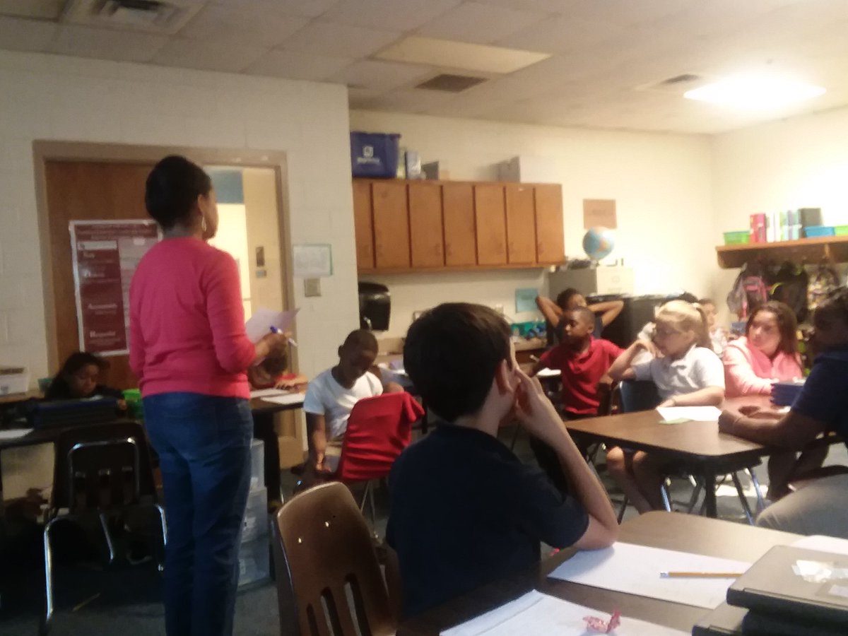 STEMNaomi's tweet photo. Thank you to our awesome school counselor for our first visit ❤#lockheedunited #4DMsB @LockheedElem https://t.co/EnPxXTyJyF