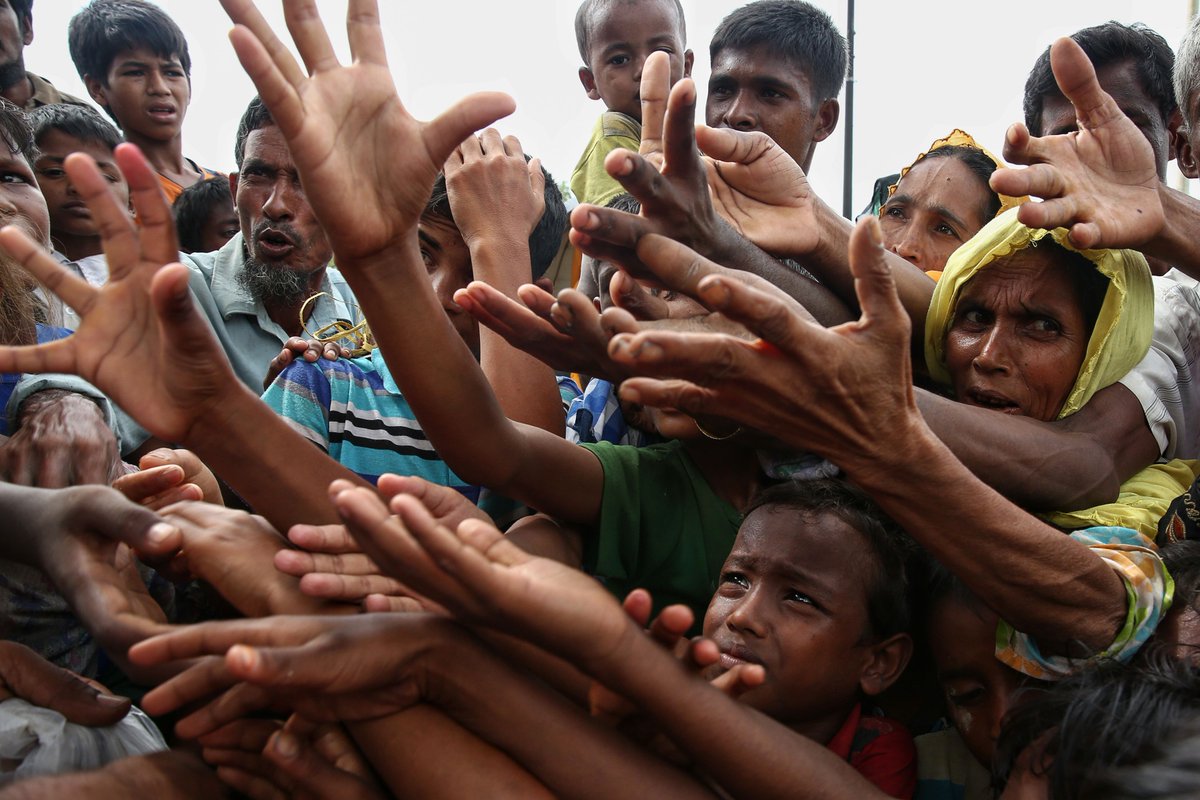 RudawKurdi's tweet photo. Musimanên Rohîngyayê ji şerê navxweyî yê Myanmarê direvin û berê xwe didin Bangladeşê

📷AFP https://t.co/Yej6Y3PBU8