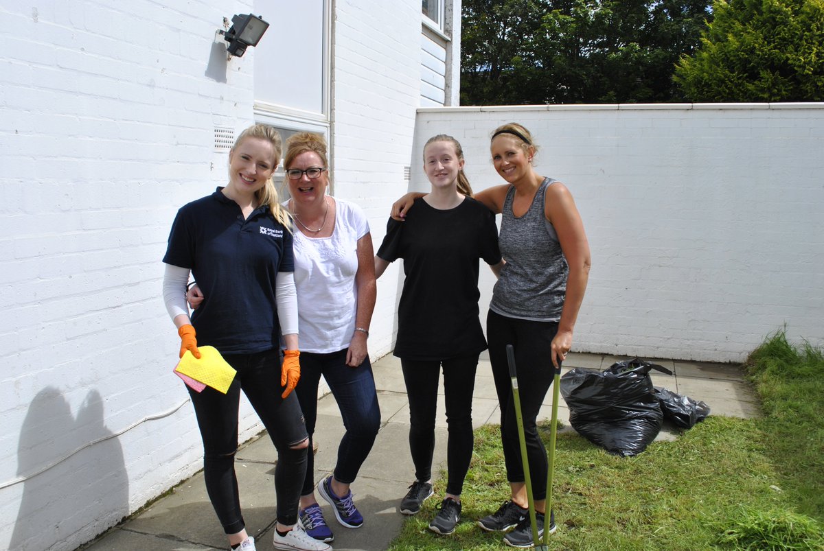 bethanychtrust's tweet photo. A group of fantastic volunteers from @bank_sc gave a home makeover to one of the families we support. Thanks for being our #BCTheroes! https://t.co/oFEL2ZoHrI