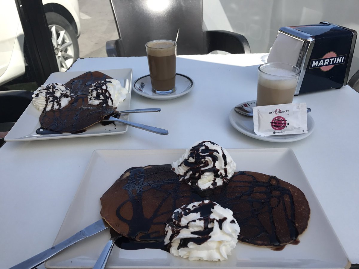 slofabad's tweet photo. "La vida no se merece que uno se preocupe tanto" #Embocado Nosotras sí q sabemos lo que es un desayuno #LaDietaYaSiEsoOtroDia @SitaRocamora https://t.co/qETpOXozmZ