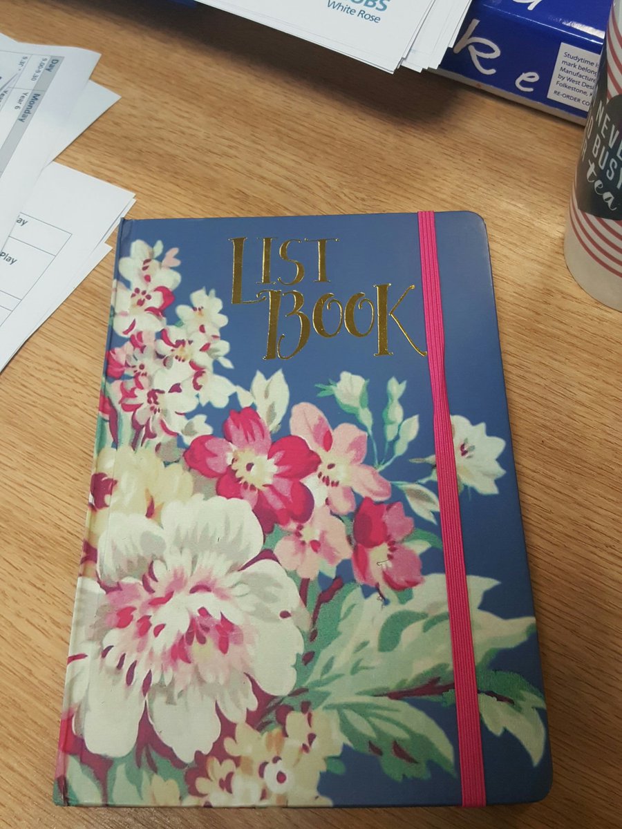 teacherjen7's tweet image. My favourite thing right now. #prettystationery #listslistslists # tickthingsoff 🤗