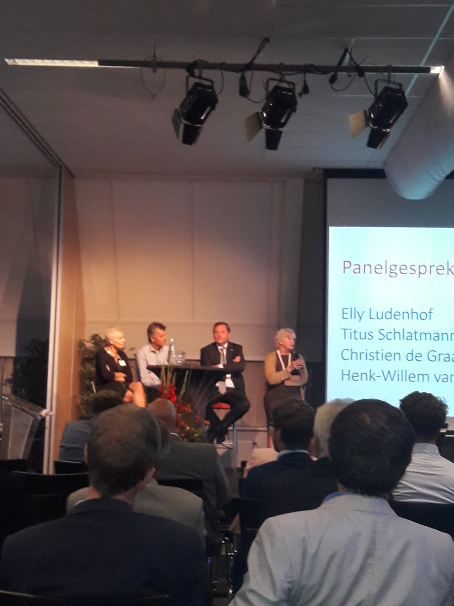 eppyboschma's tweet photo. 'Op elkaar aangewezen' @CSCPlein panelgesprek met oa ondernemer Henk Willem van Dorp #csccongres https://t.co/ecJGidJRMj