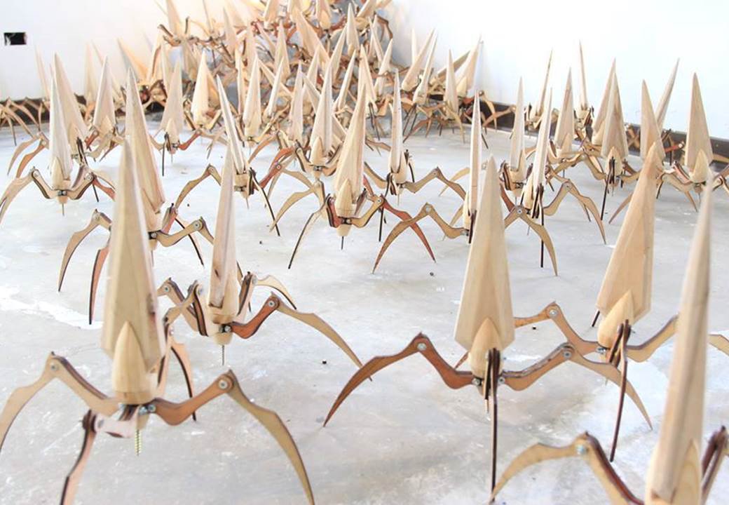 slyartspace's tweet photo. 在意識共生的個展前，先來介紹一下，藝術家過去的系列作品，同時大家��可以藉由過去的作品來更深入了解藝術家及本次的創作。陳泳丞 <入侵系列-入侵者> Chen 木料、螺絲，依場地而定  ,2013「入侵」。 https://t.co/mNO6S89GJ1