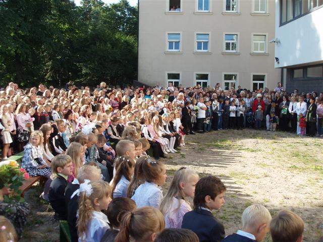 Veiksmīgu jauno mācību gadu Rīgas skolēniem, studentiem, viņu ģimenēm, pedagogiem vēl vecmāmiņu kontaktbirža. RASA vienmēr jums palīdzēs !!
