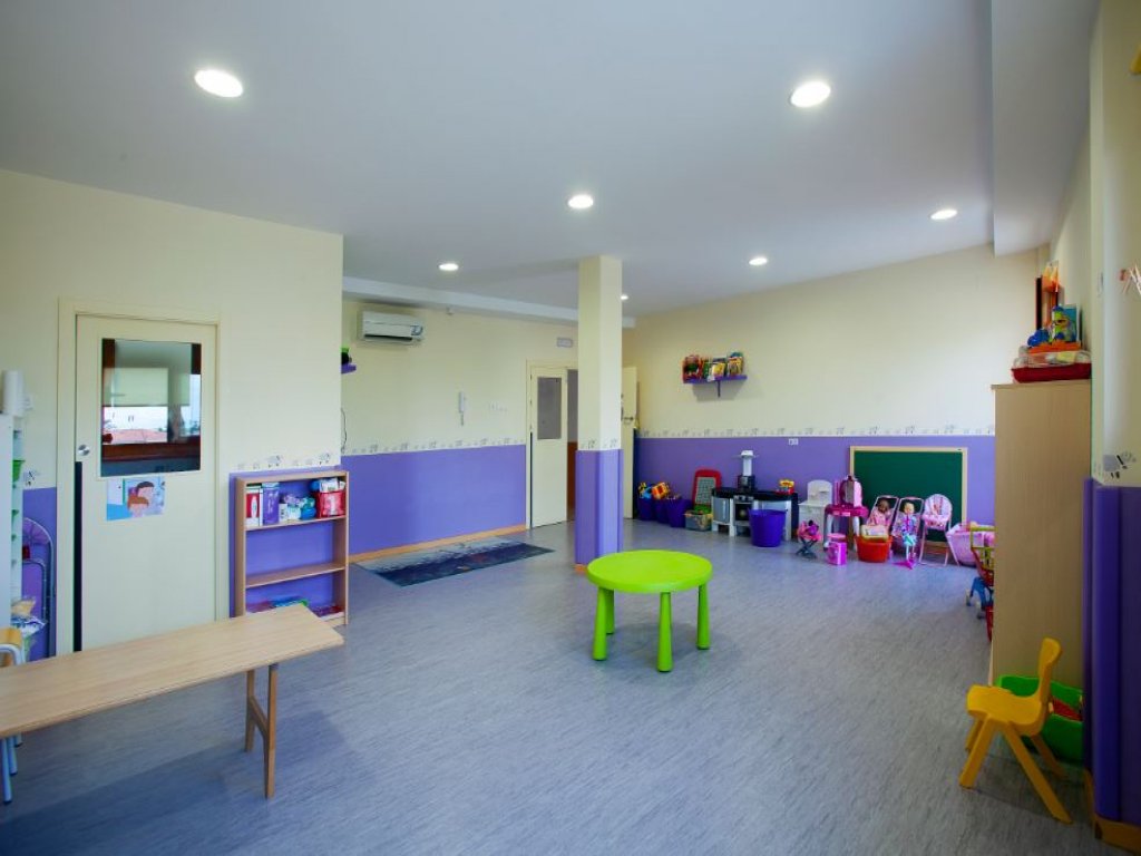 #Escolabressol VILA DELS XIQUETS. Centre educatiu que acull a nens i nenes de 4 mesos a 3 anys #alcanar