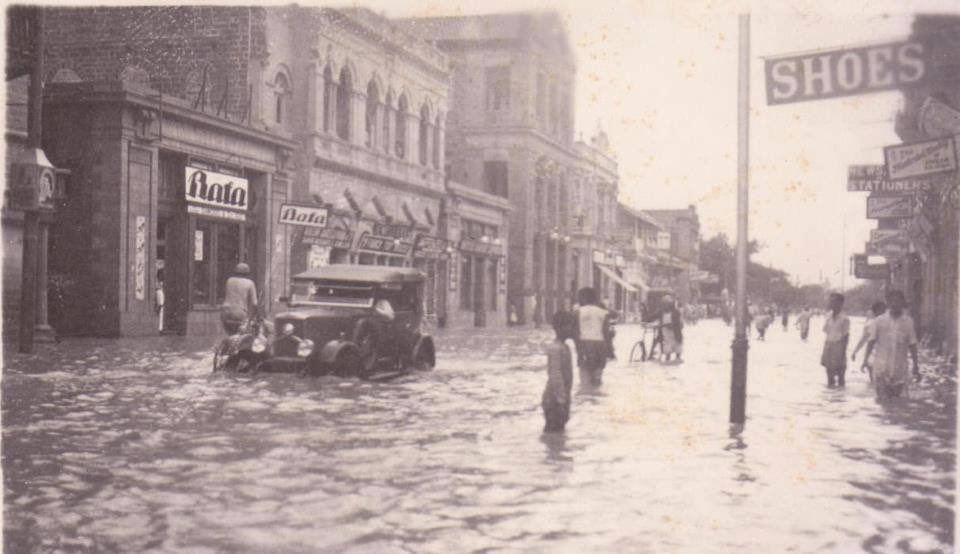NadeemfParacha's tweet photo. Karachi has always been vulnerable to urban flooding. 
Pic 1: Saddar area in 1944
Pic 2: Saddar, today https://t.co/G3eXhjUver