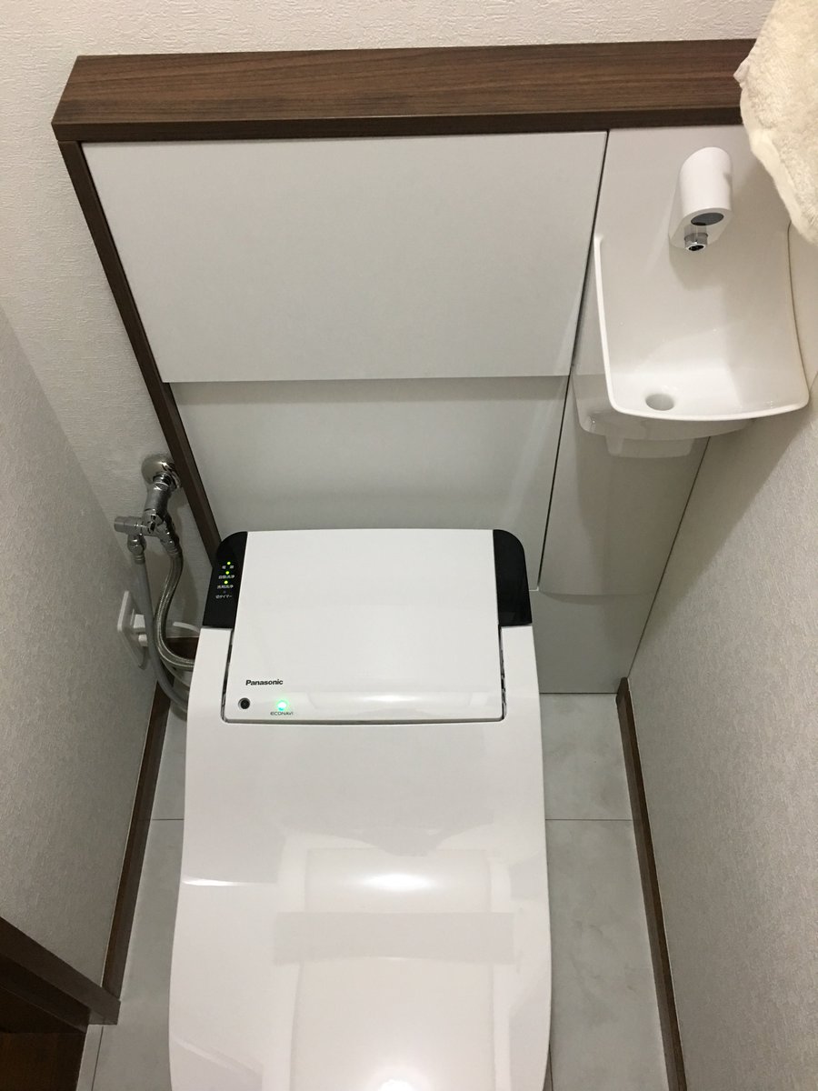 O Xrhsths Candy D アレキ鯖 Sto Twitter 大型リフォーム計画第3弾も併せて行いましたー トイレがpanasonicの新型 アラウーノになり クロスも床板も交換 素敵すぎる Cmのムロツヨシさんと 石田ゆり子さんが使っているものと同じ 背面タイプの棚と自動水栓の