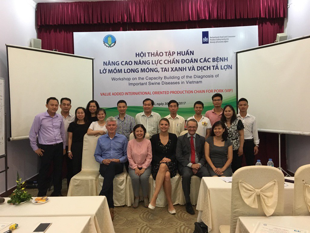 ArieVeldhuizen's tweet photo. #Vietnam. @AgroBericht @eznieuws optreden Animal Health expert NL goed ontvangen in Hanoi. @FroukedeGroot top!! https://t.co/O8Ldyz3vIl
