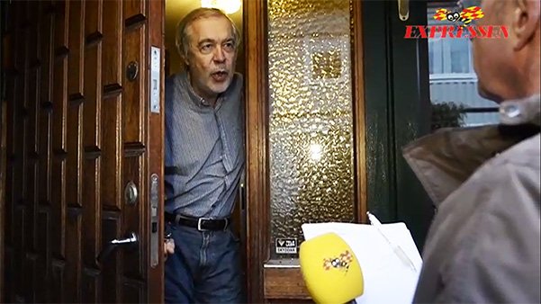 PrisonPlanet's tweet photo. Swedish newspapers pay home visits to people who criticize mass immigration on the Internet. Sweden is a police state. Don't be like Sweden. https://t.co/VMYXfxCYm8