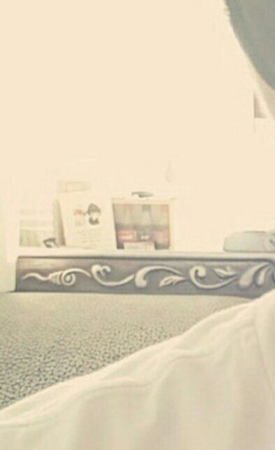 jjgo4's tweet photo. 뭐야 나 촉 되게 좋아 ㅠㅇㅠ 진스타에서 뭔가 눈에 익은 실루엣 발견했고요 릭진 이대콘 서포하면서 이 그림 그대로 인쇄해서 편지 써서 전했다더니 전진 집에 진열되어 있고요 ㅠㅇㅠ?! 영원히 행복해줘 ㅜㅇㅜ (주먹울음 https://t.co/NNc5vSKC6U