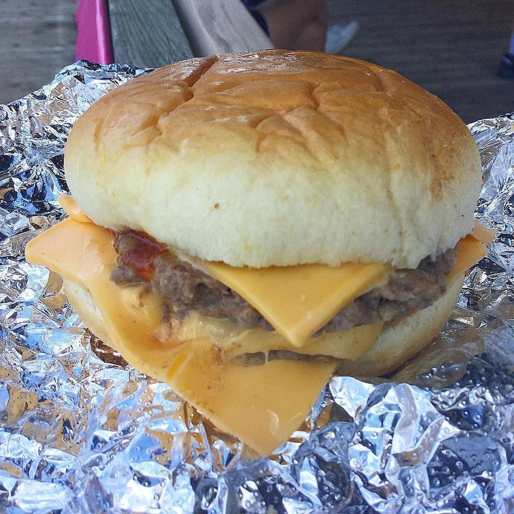 EatGR1's tweet image. Cheeseburger @icecream_caboose_man #chesseburger ift.tt/2vHHv8g