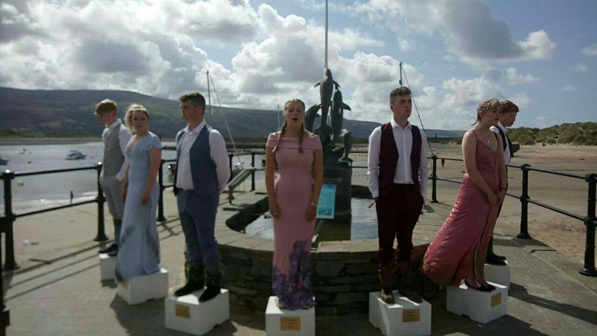cwmniamrant's tweet photo. We spent yesterday in Bermo and Criccieth. Today is our last day of performing and we're spending it in Beaumaris. Come watch! https://t.co/9qOdI4nL5e