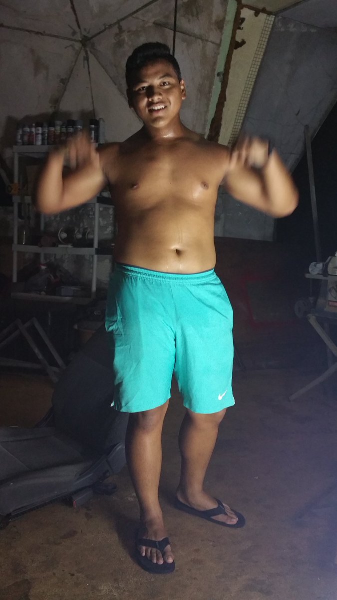 KyleAguon123's tweet photo. Look at what i found ! 😂😂😂 #fatdays #chubby https://t.co/385o7RICwr