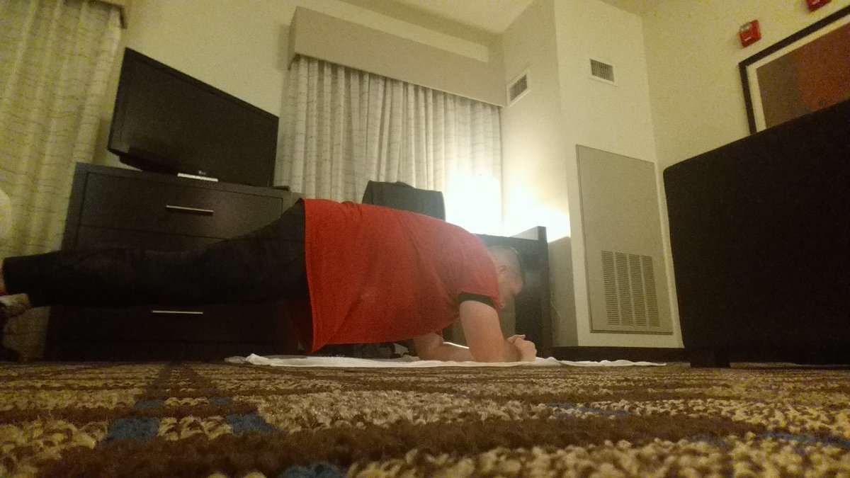 SCgrARayLT's tweet photo. 1 minute plank burn. Day10 Rnd3 #mmashred #corekinetics time for a shower and @shakeology https://t.co/omM5EhhVsw