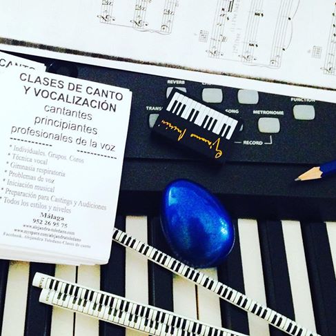 AleToledano's tweet photo. En Clase
Voice training :)) 🎶🎶🎶🎶🎶 
https://t.co/Eu1R81RH8a
#técnicavocal #voicetraining #worklovers 
#singersongwriter #clasesdecanto https://t.co/kfCcOMDzv6
