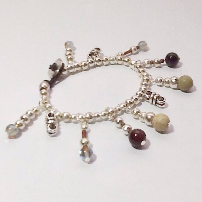 CaraolaShop's tweet photo. #Pulsera con #colgantes #handmade de #Caraola. https://t.co/LJFXrZ3y8L