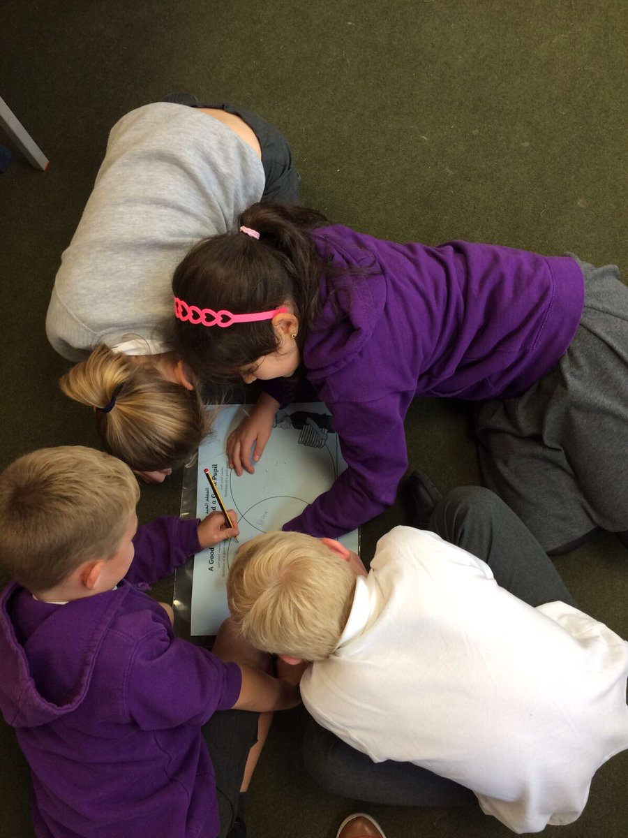 lasswadeps's tweet photo. Team work! Thinking about what makes a good learner &amp; a good teacher in P5Y! #VisibleLearning #EstablishmentPhase https://t.co/yvs1fxBLWp