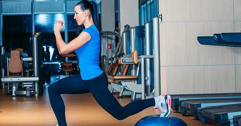 FitnessMagazine's tweet photo. 6 Bosu Ball Exercises That Belong In Your Weekly Routine https://t.co/mZAYM2Kxs0 https://t.co/XlwqxZcXNc