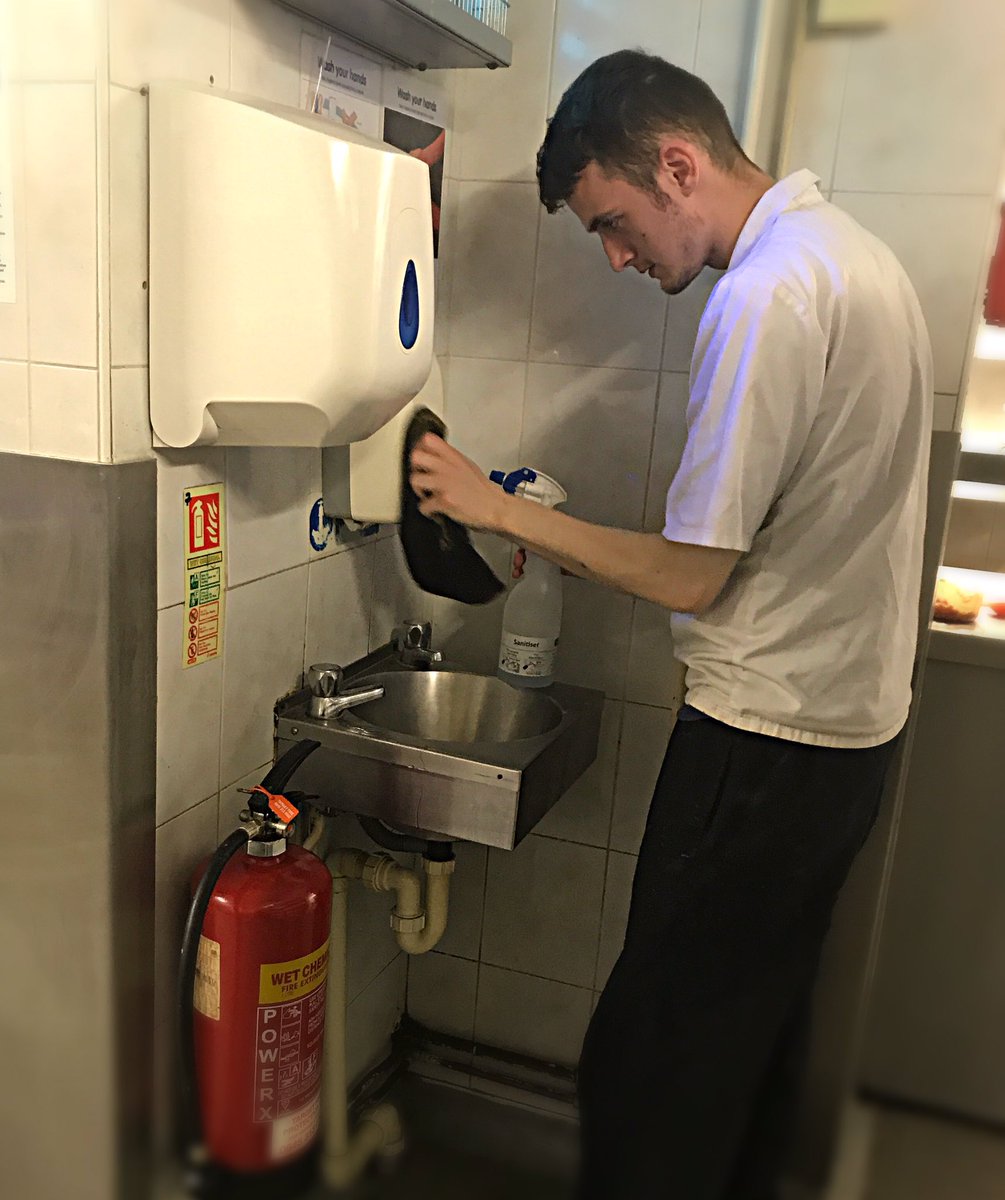 the_spring_inn's tweet photo. Whats better than a clean bar & clean glasses?
A clean kitchen!!๐
#Timetoleanโ #Timetocleanโ
#CleanKitchen #Cleanpub https://t.co/ACrr6E3ZtX