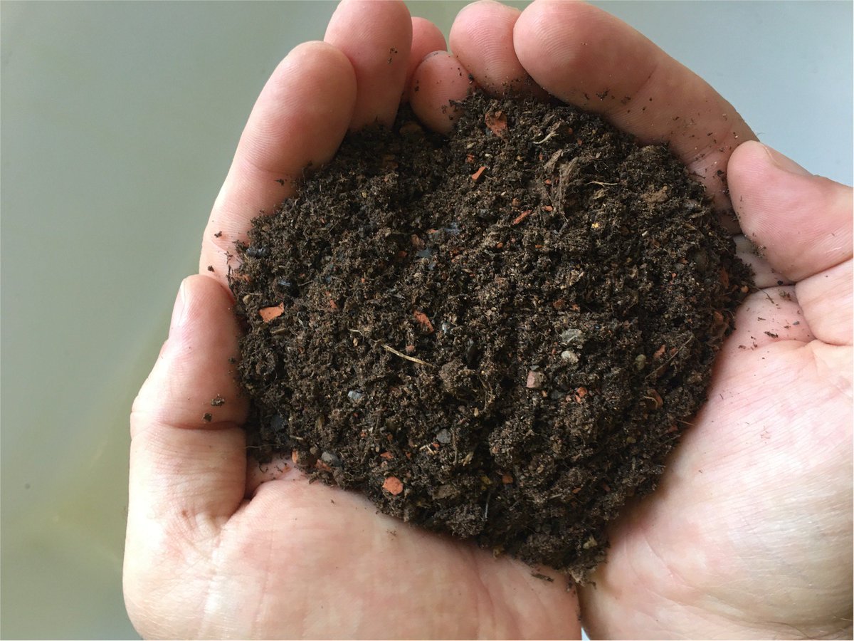 Bourne_Amenity's tweet photo. With @GardenscapeDir, we now blend &amp; bag our own range of #JohnInnesComposts at our facility in #Kent. Also in small bags for #roofgardens! https://t.co/OY2RghAiwS