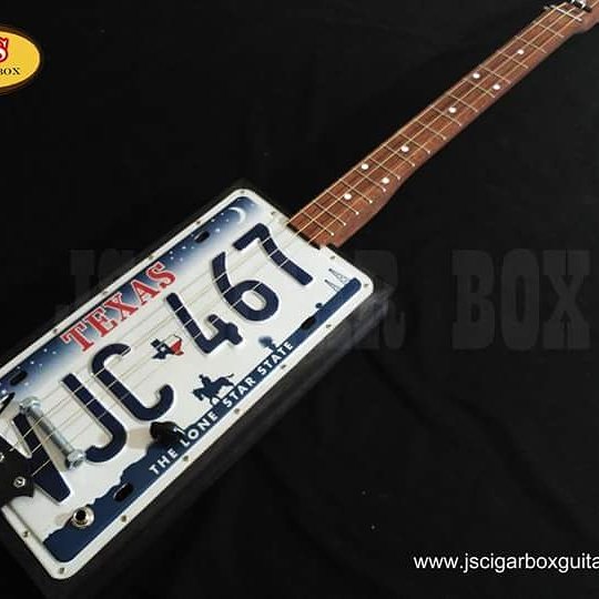 JsCigarbox's tweet photo. Js license plate guitar Texas 3 string se marcha a Cantabria para Alfonso https://t.co/dyy5NceiqV