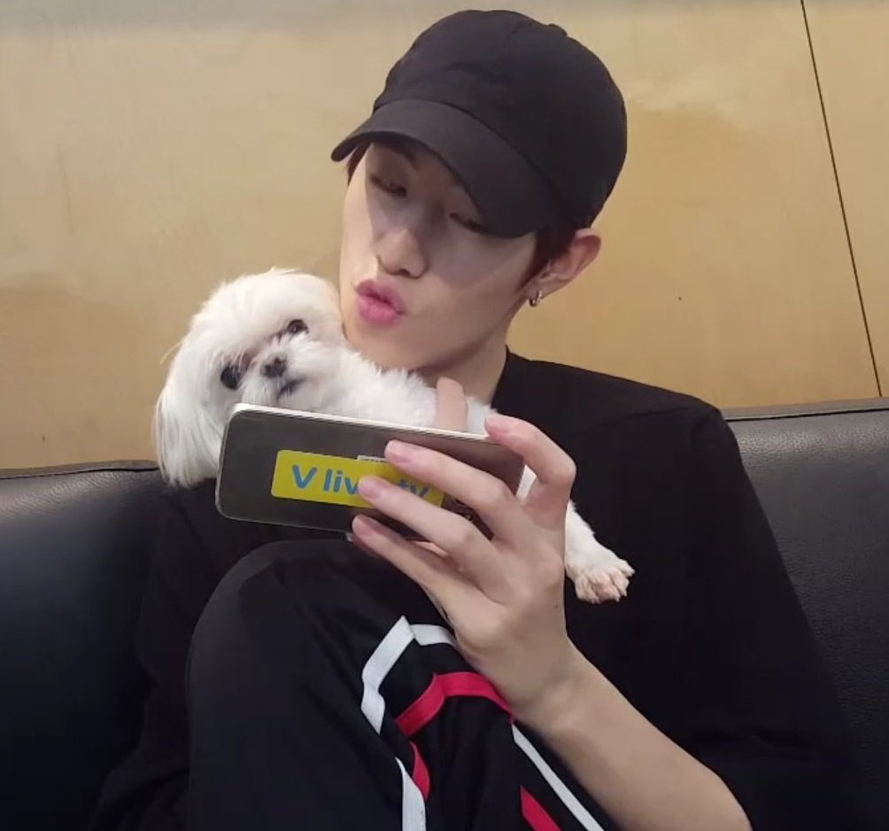 aquawangjy's tweet photo. ยอมจริต ยอมท่านั่ง เซเลปไอจีของแม่ https://t.co/rBqNs2dWyj
