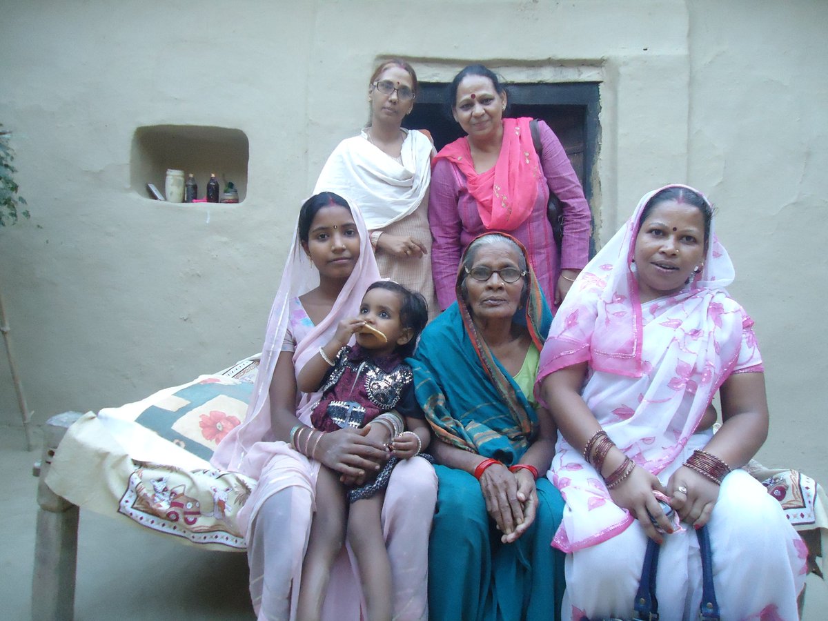 MATANIRMATA's tweet photo. सत्य ,प्रेम ,न्याय की भाषा सिखाते , आह्वाहन करते सारी दौलत कमाने के लिए -शरीर स्वस्थ हो,समाज व्यस्त हो दरभावना पस्त हो बच्चे मस्त हो https://t.co/6etYPe9PZZ