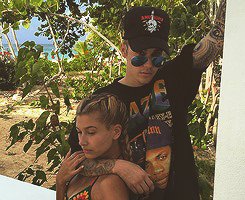 b_rauhl's tweet photo. Evlenin evlenin evleninnnnn  #KCAColombia #JustinBieber https://t.co/sNaZyVvkgt