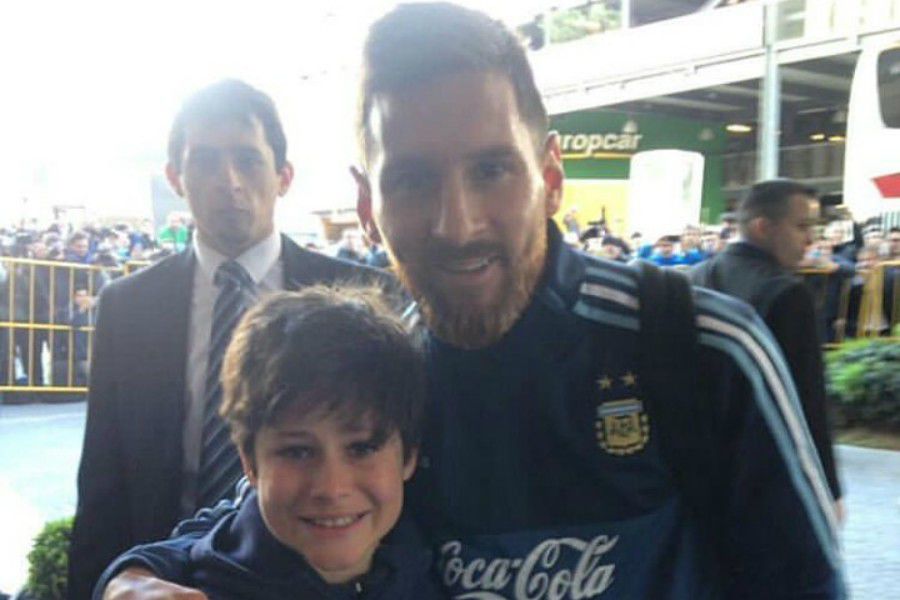 PronoClubOff's tweet image. Le beau geste de Messi envers un jeune fan dlvr.it/Pjrs2r