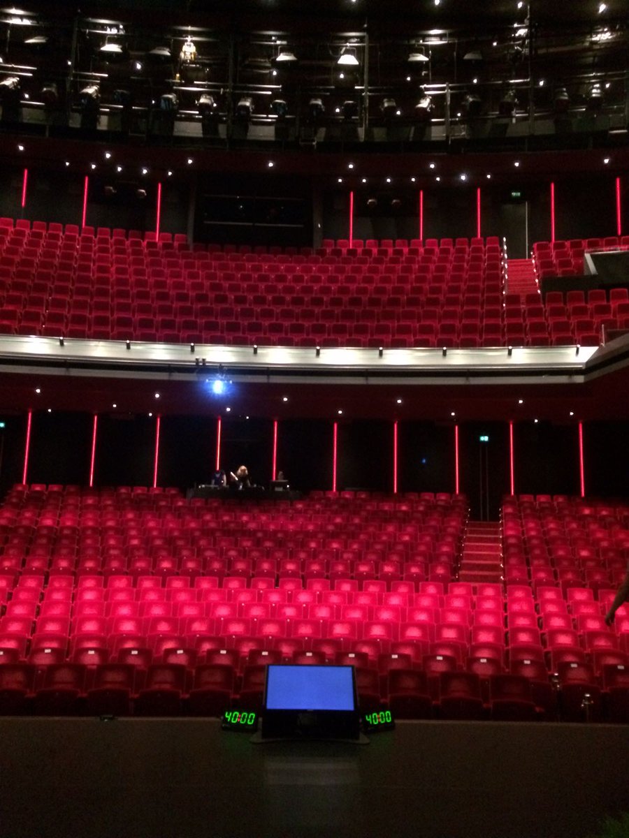 HvA's tweet photo. Vanmiddag opening hogeschooljaar 2017/2018 #HvA in @delamartheater. Nu nog lege zaal, straks heel veel betrokken medewerkers. #openinghva https://t.co/jrF2DJcxZb