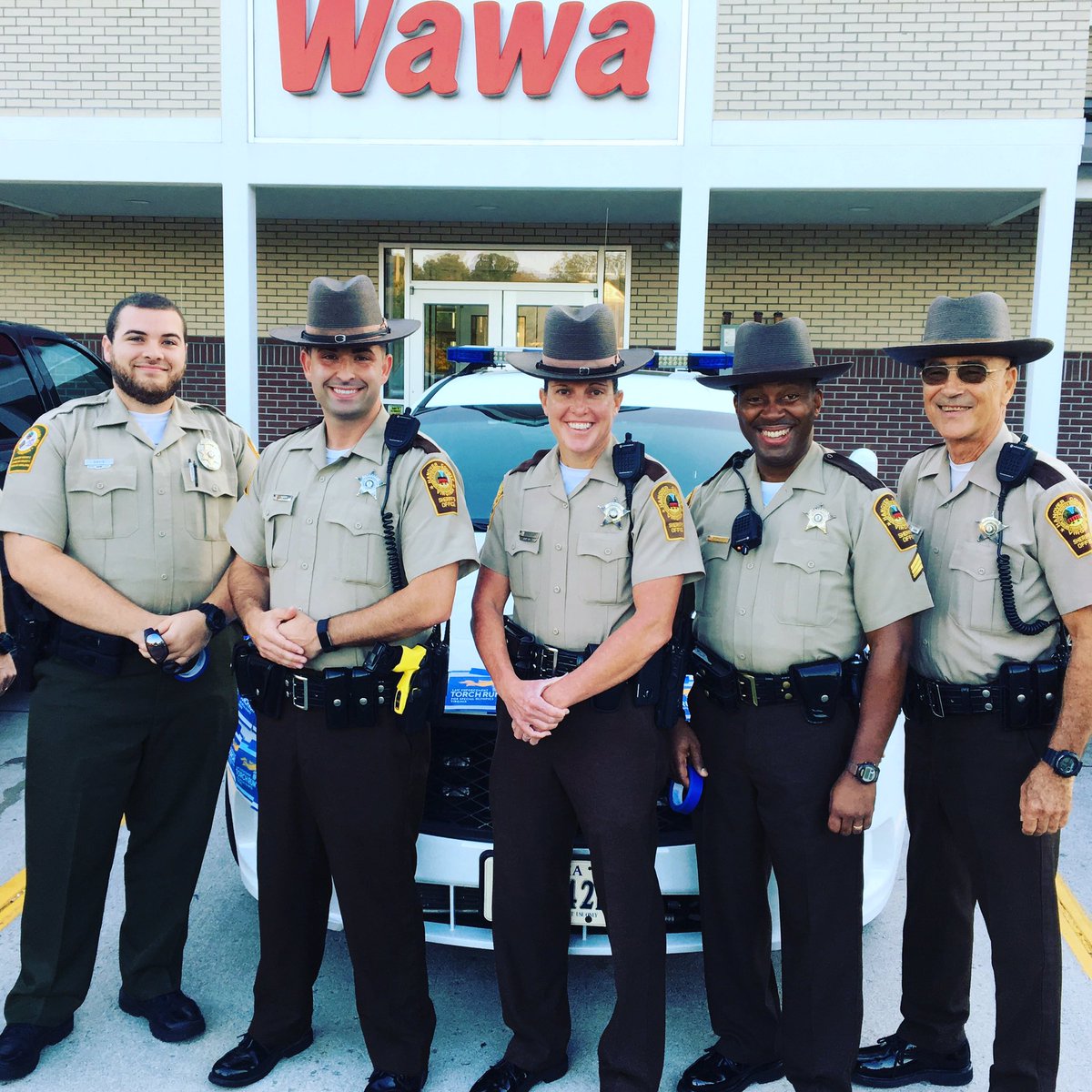 HanoverSheriff's tweet photo. Out at the 301/Atlee Station Rd WaWa to benefit @SOlympicsVA for the #torchrunva. Be here until 9am. Come on out and donate to a fun cause. https://t.co/XMQZE9LCKd