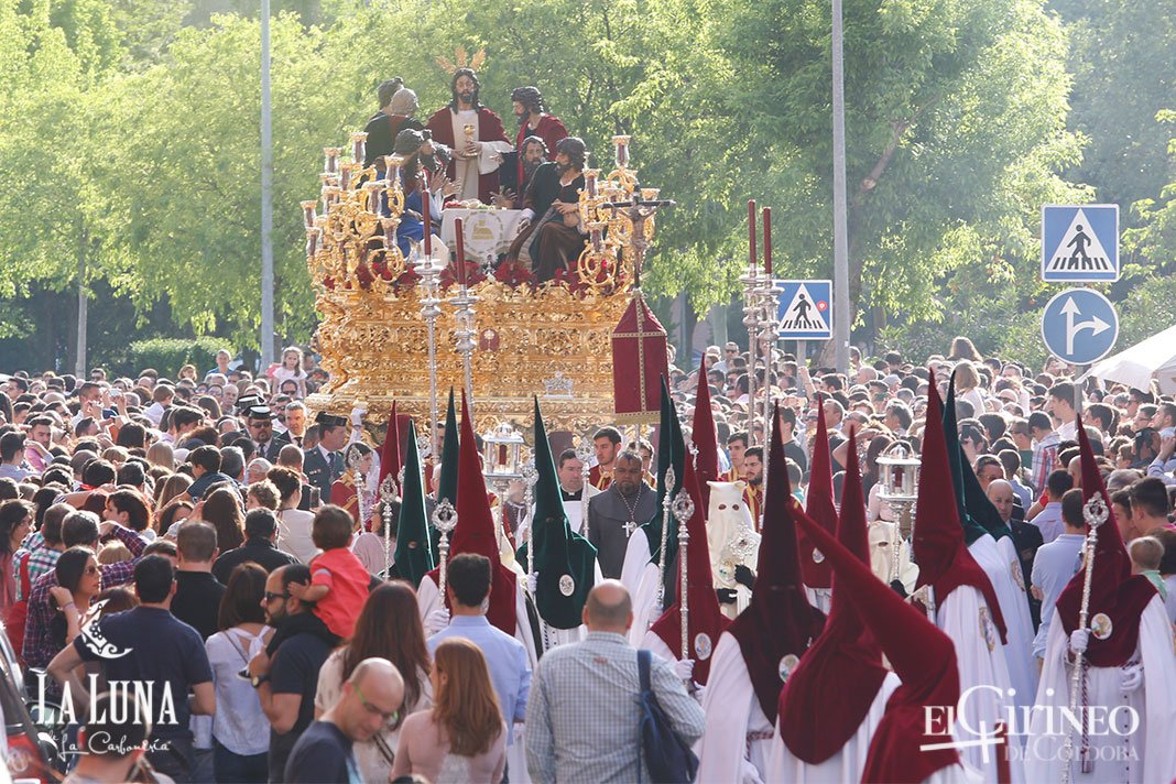 ‘FE de un barrio’. Detalles de un #JuevesSanto en <a href="/LaSagradaCena/">Hermandad Sacramental de la Sagrada Cena</a>.

Un jueves menos...