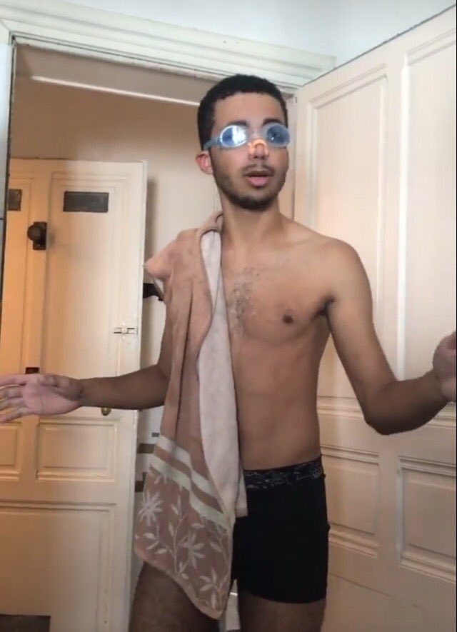 bidouwananas's tweet photo. Quand je débarque dans ta vie: https://t.co/wK8O6k4ZYC
