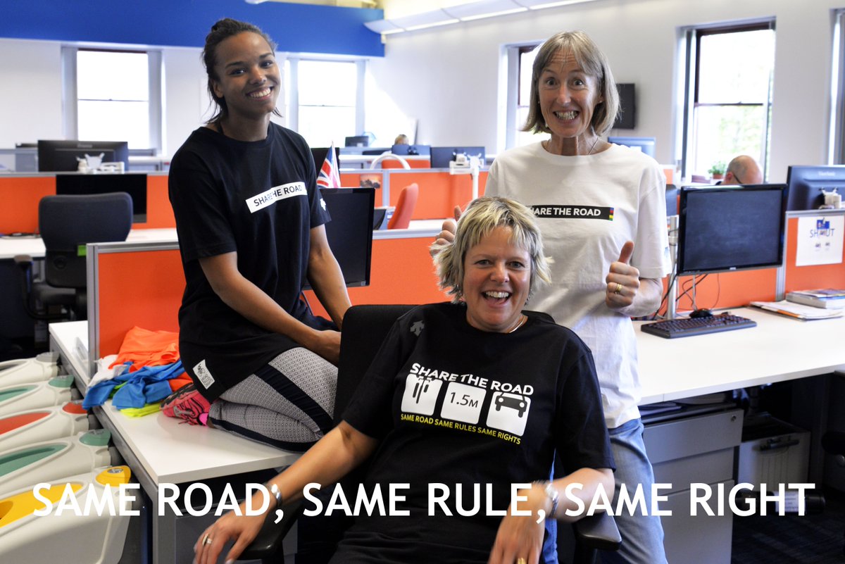 BritTri's tweet photo. Here's our membership team showing support for the #sharetheroad campaign! Descente UK #bikeyourway #descentecyling https://t.co/LM3UoJyB5u