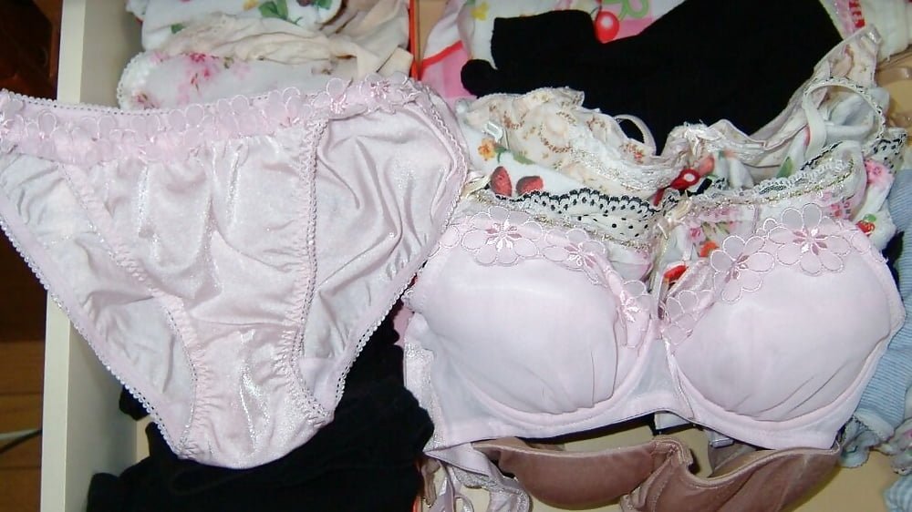 Panties мам. Stepdaughters panties used. Sniffing mom's panties. Sniffing mom's panties. Mommies panty stealer.