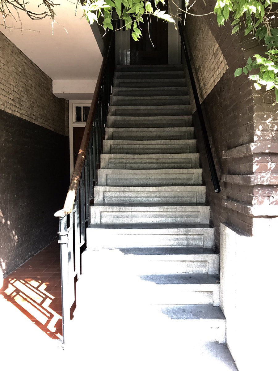AmsterRus's tweet photo. . #stairs #trap @wndngn #Stadionkade bouwjaar 1931 #AmsterdamseSchool #Berlage wel met andere stijlinvloeden al zichtbaar #020ontheroad https://t.co/Rdk0AsN3cx