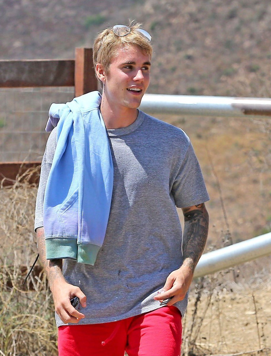breathustin's tweet photo. rt yapın bir şey yapın abi #KCAArgentina #JustinBieber https://t.co/3PPvJ6VNPR