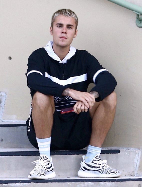 breathustin's tweet photo. rt yapın bir şey yapın abi #KCAArgentina #JustinBieber https://t.co/3PPvJ6VNPR