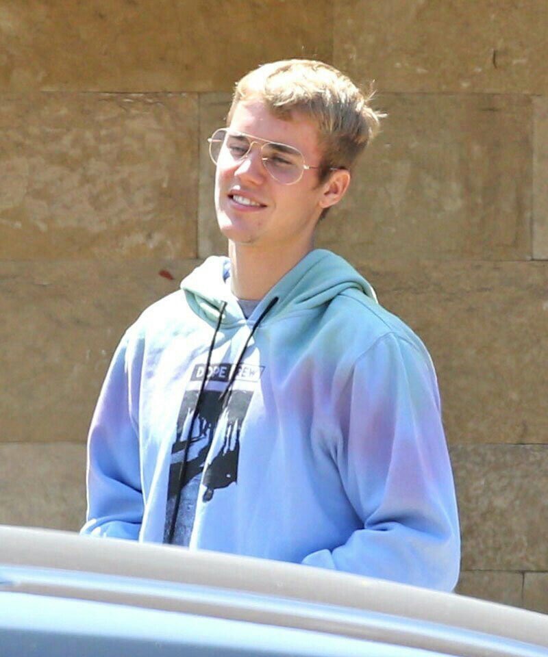 breathustin's tweet photo. rt yapın bir şey yapın abi #KCAArgentina #JustinBieber https://t.co/3PPvJ6VNPR