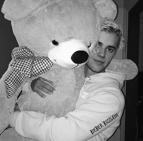 breathustin's tweet photo. rt yapın bir şey yapın abi #KCAArgentina #JustinBieber https://t.co/3PPvJ6VNPR