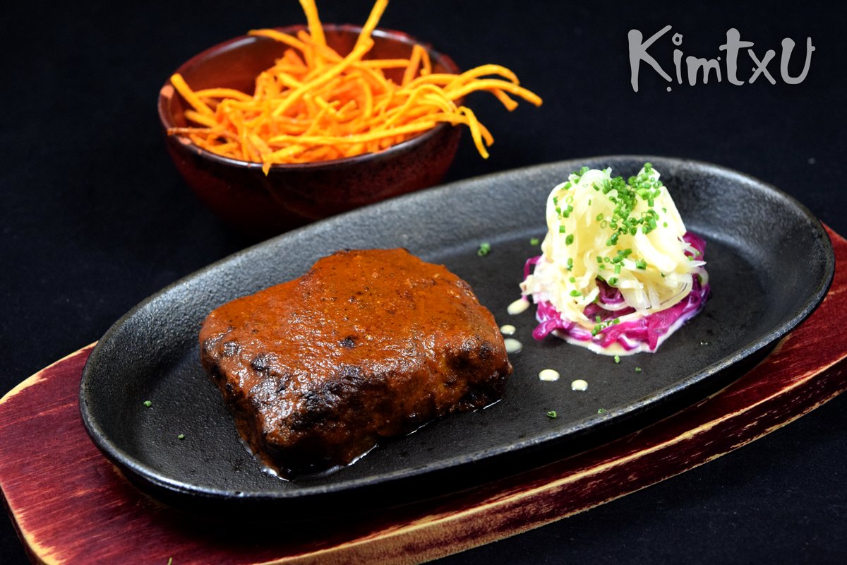Kim_txu's tweet photo. Si eres de los que disfruta del #fingerfood tienes deberes en #Kimtxu. Prueba estas costillas de cerdo en adobo..... #PlacerOral https://t.co/zHxCIe8a2F