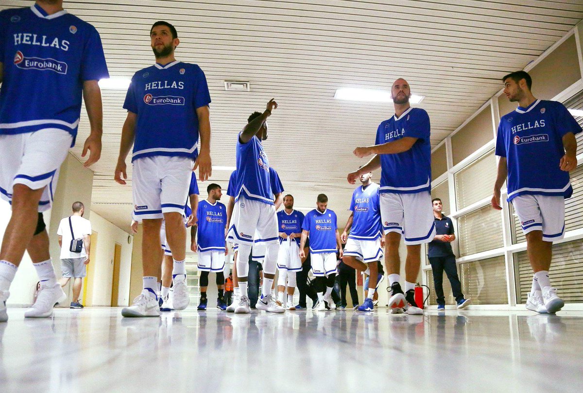 jiannisandreou1's tweet photo. Ό,τι και να γίνει θα είσαι πάντα η επίσημη αγαπημένη. Καλή αρχή. #EuroBasket2017  #episimiagapimeni #HellasMen https://t.co/vlcOn24nfM
