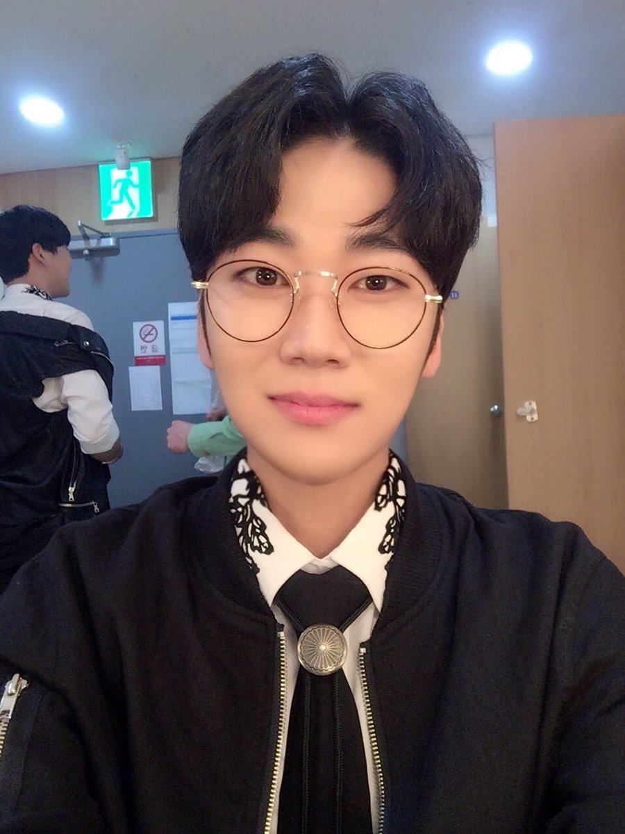 Musician_DK's tweet photo. 천안예술의전당 공연중!
.
.
.
.
.
.
.
.
.
.
.
.
.
#피스톤즈 #후니아 #울랄라세션
#천안예술의전당 #대기실 #셀카
#어베인뮤직 #콘서트 https://t.co/Uw1rao7mUL